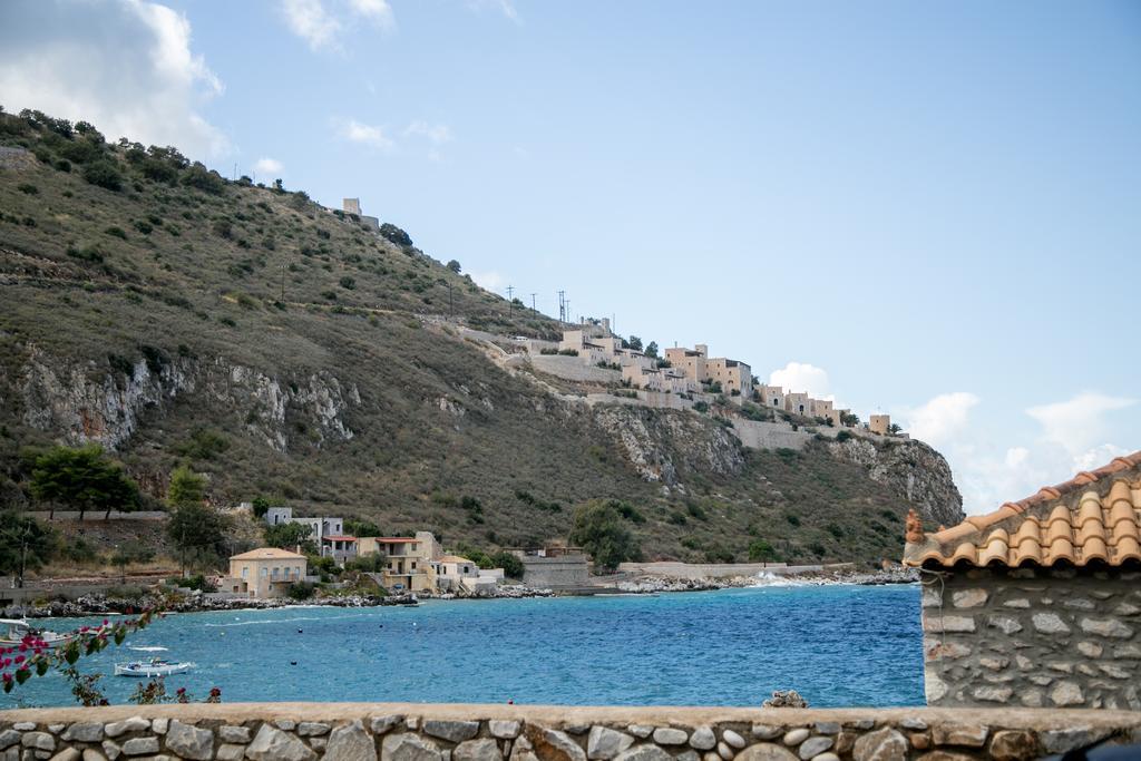 Sophia Limeni Apartments And Studios Exterior photo